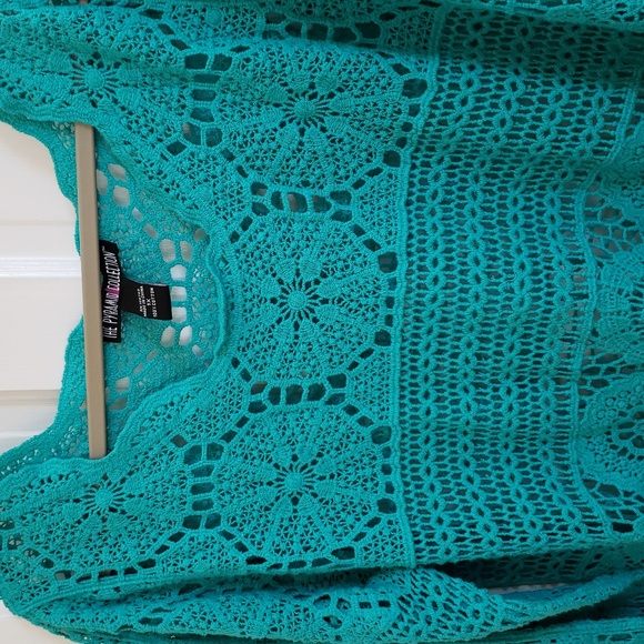 Pyramid Collection Crochet All Day High Low Tunic with Bell Sleeves - Picture 7 of 16